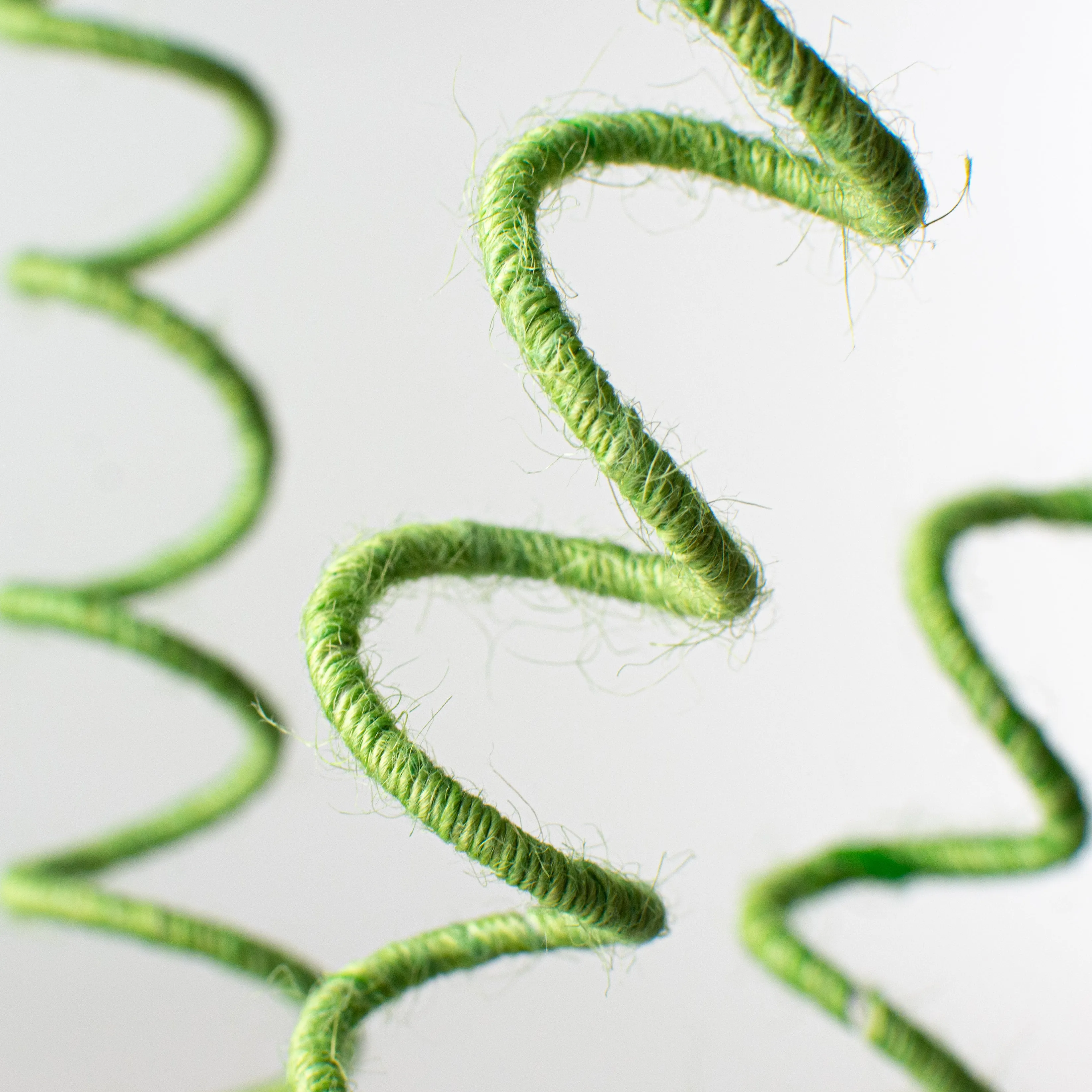22" Burlap Curl Spray: Apple Green (6)
