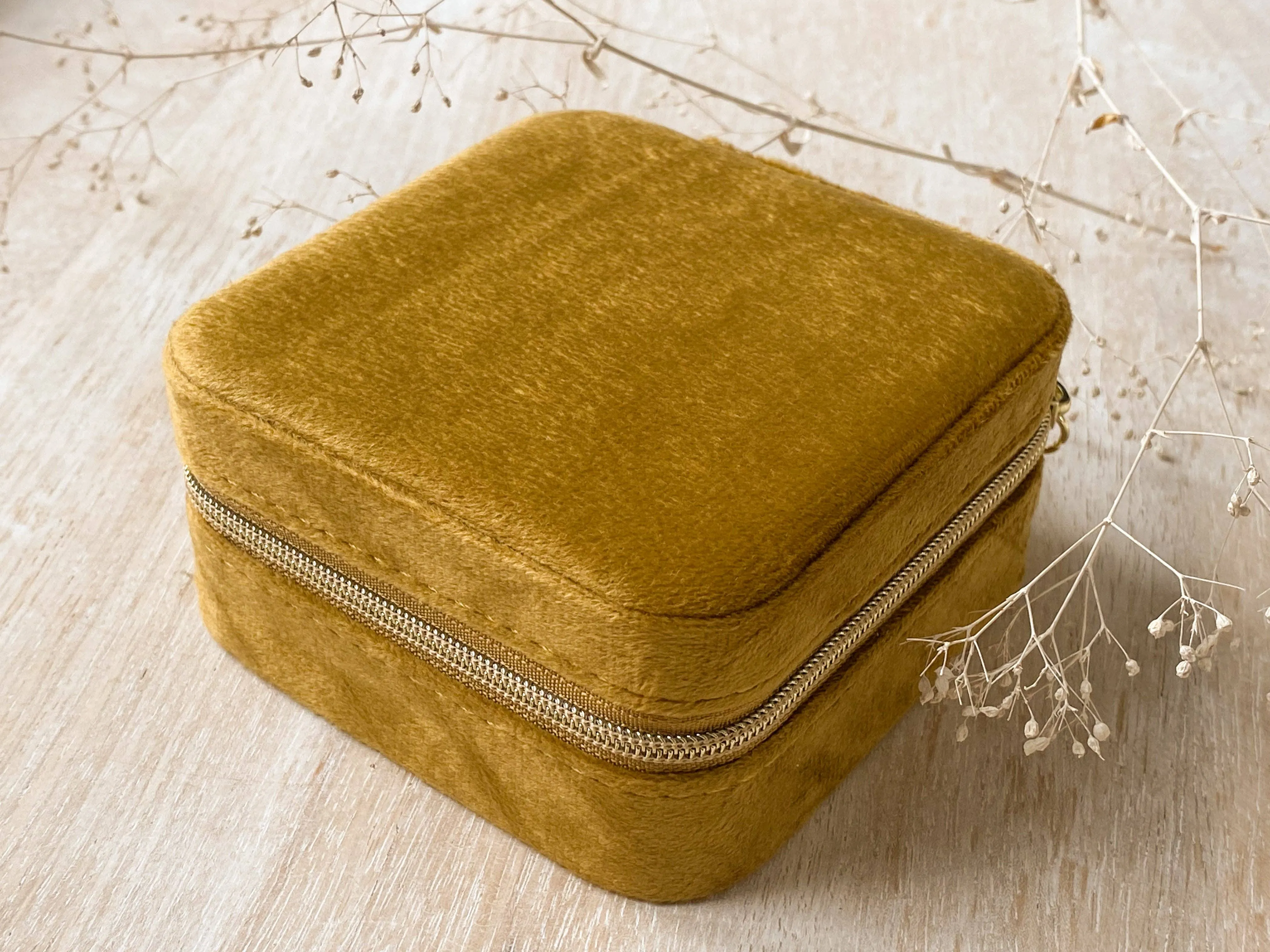 The Velveteen Jewlery   Box