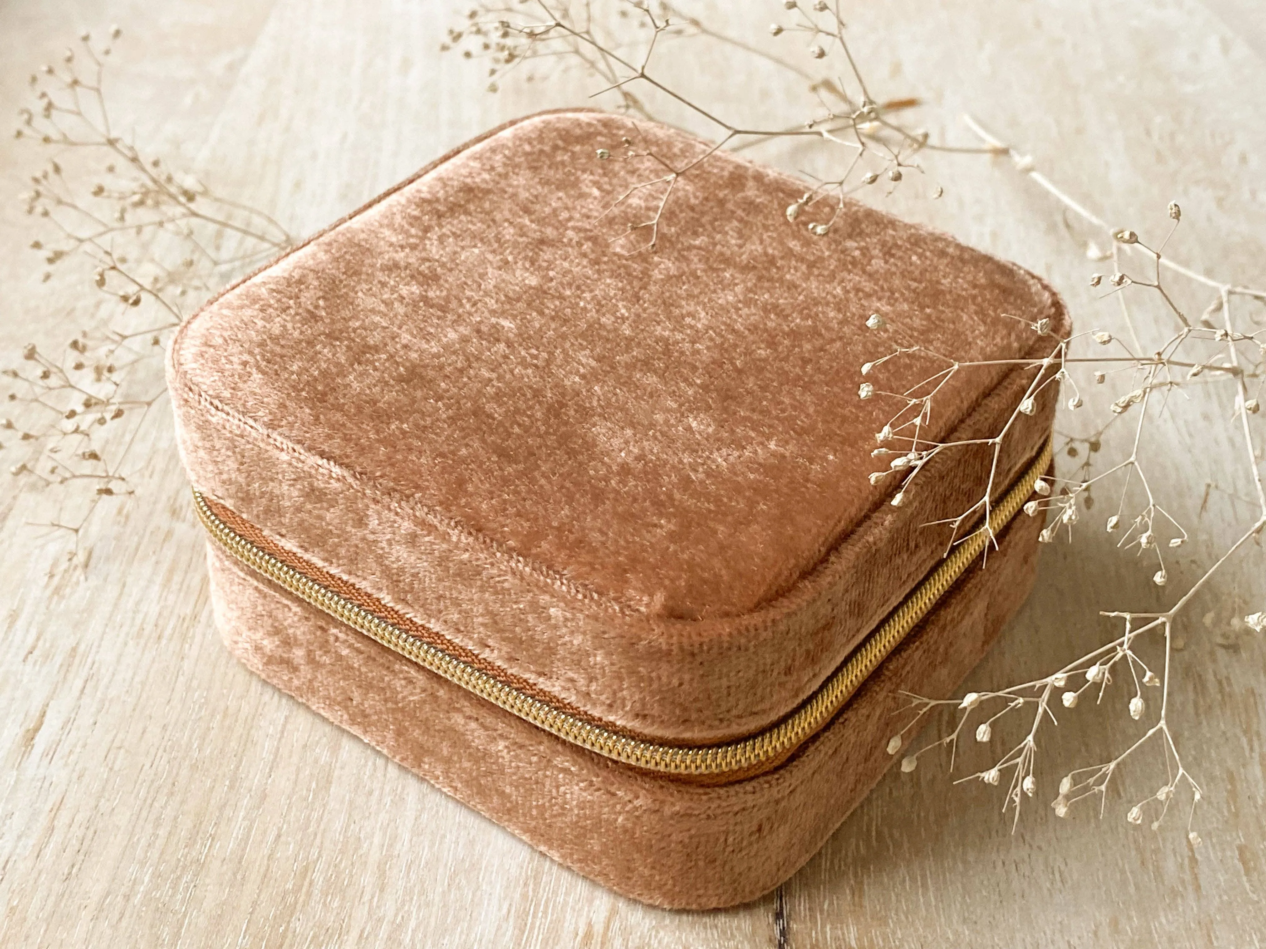 The Velveteen Jewlery   Box