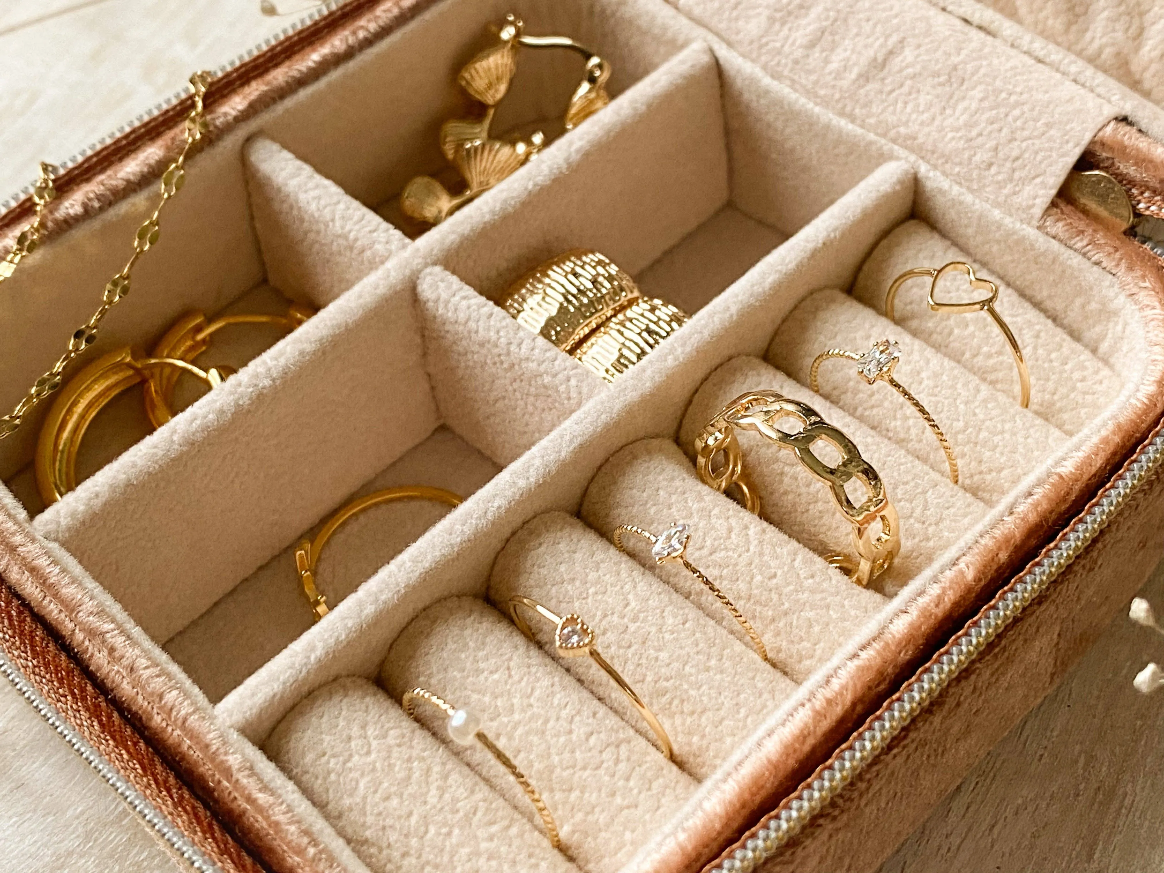 The Velveteen Jewlery   Box