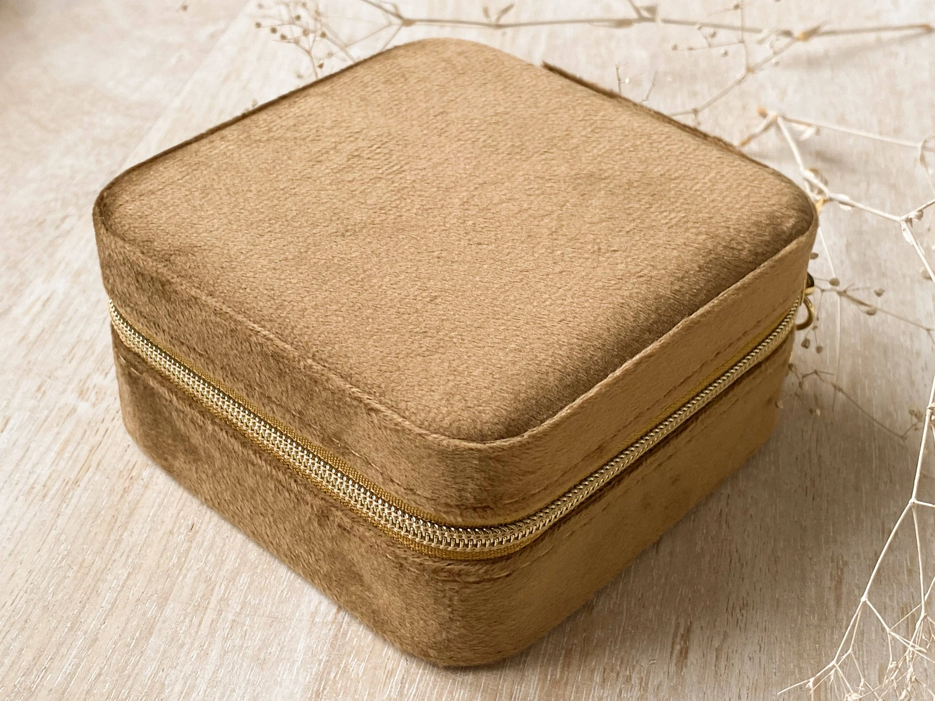 The Velveteen Jewlery   Box